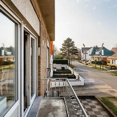 In Near The アパート *